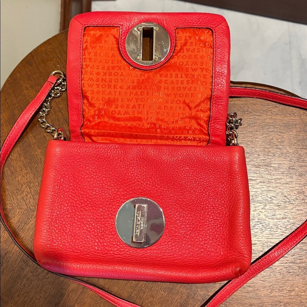 Kate Spade  Crossbody Bag  quilted leather  Red  turn lock  chain strap detail - Picture 14 of 17